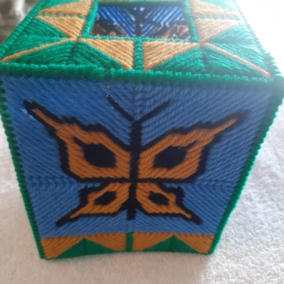 Butterfly tissue box cover - Picture 2 of 3